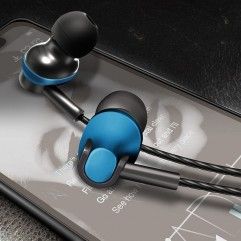 Earphone in ear type double bass karaoke is suitab...